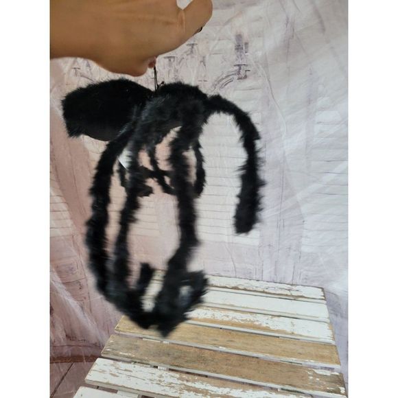 Fun world spider hanging Halloween prop plush stuffed decor home office table - Picture 4 of 6